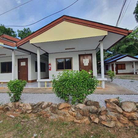 Pineapple Resort Ban Huai Thalaeng Phan Exteriör bild