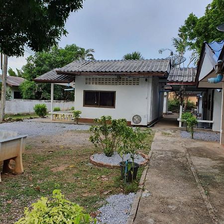 Pineapple Resort Ban Huai Thalaeng Phan Exteriör bild