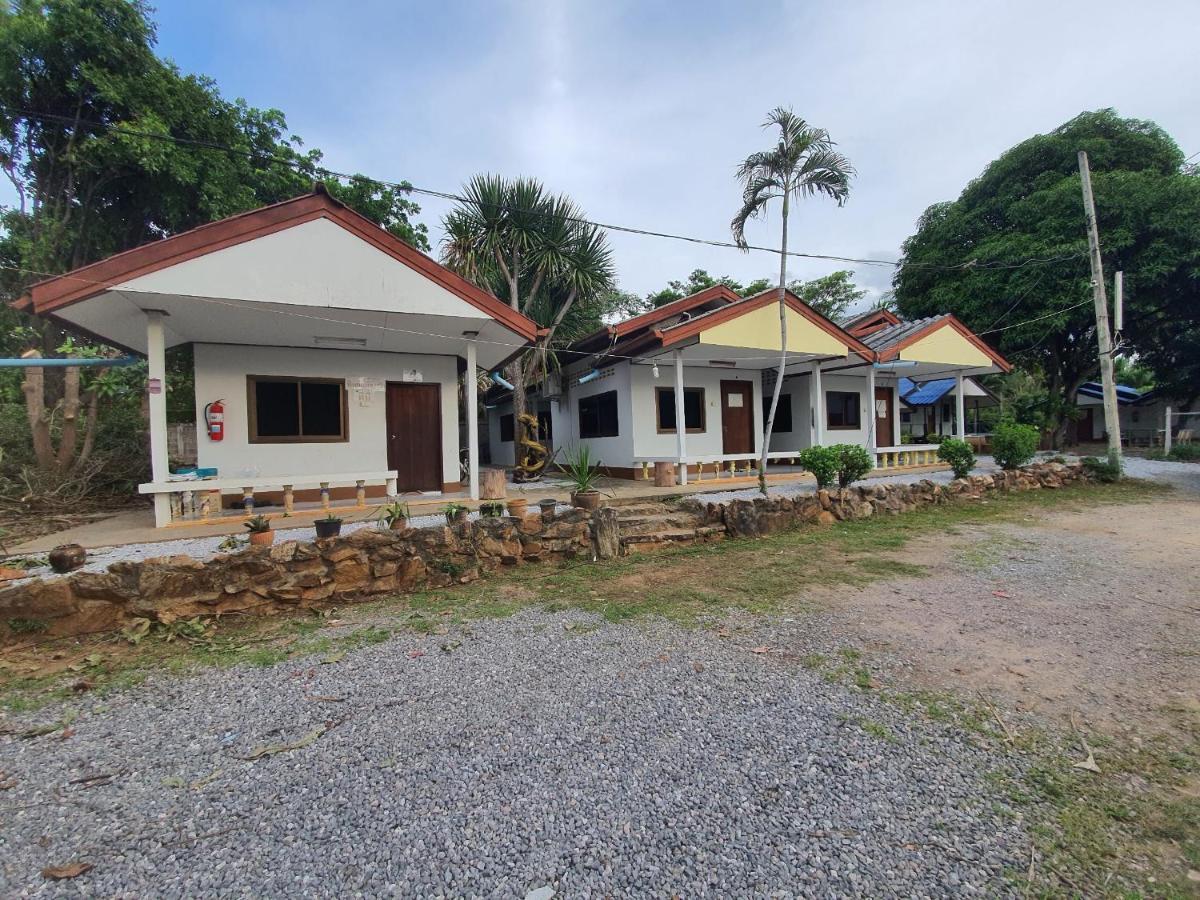 Pineapple Resort Ban Huai Thalaeng Phan Exteriör bild